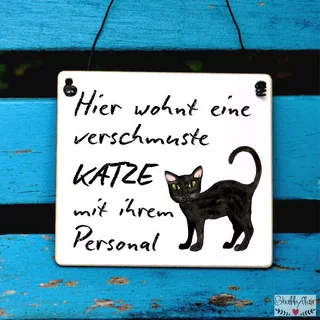Süßes Katzenschild mit Spruch: Hier wohnt eine verschmuste Katze mit ihrem Personal